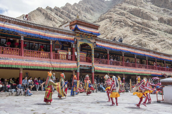 Le Festival de Hemis honore le Seigneur Padmasambhava (Guru Rinpoché) par des représentations de danses sacrées au monastère de Hemis